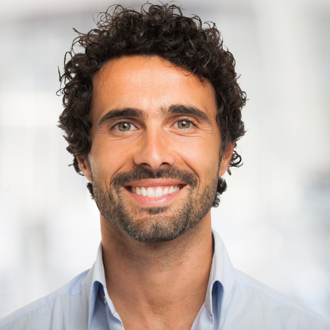 Portrait von Carlo Sommer, Praxisleiter, Sporttherapeut und Experte für Triggerpunktbehandlungen